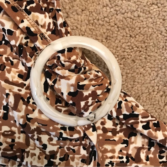 Laura Ashley Faux Wrap Stretch Top Womens Size 2X Tan Brown V Neck Shirt Ring - Picture 7 of 7